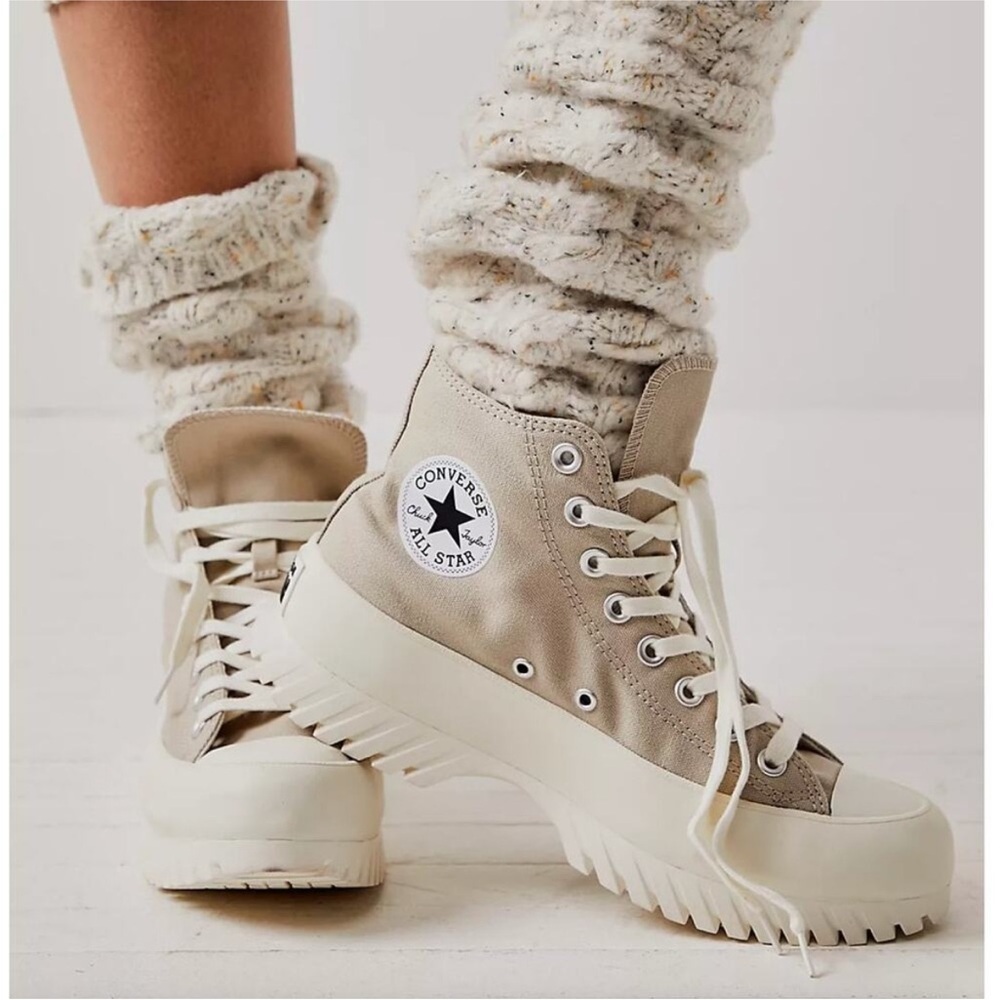 Converse Chuck Taylor All Star Lugged
2.0 Sneakers Desert Sand Size 7.5